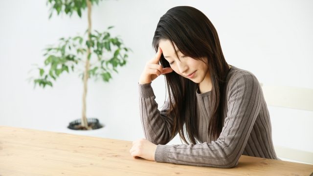 度ありカラコンを使用すると頭痛になりやすい？